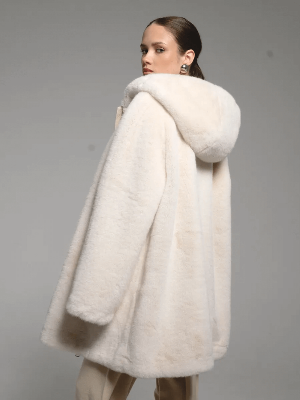 Шуба искусственная, SilverFox (арт. 2456)