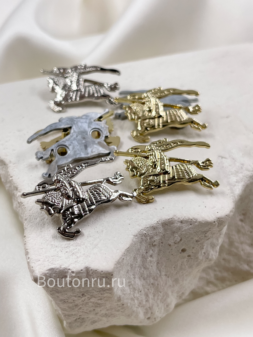 Металлический логотип Барб. серебристый