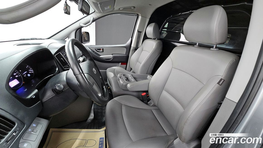 Hyundai The New Grand Starex Van 3-х местный (06.2020)