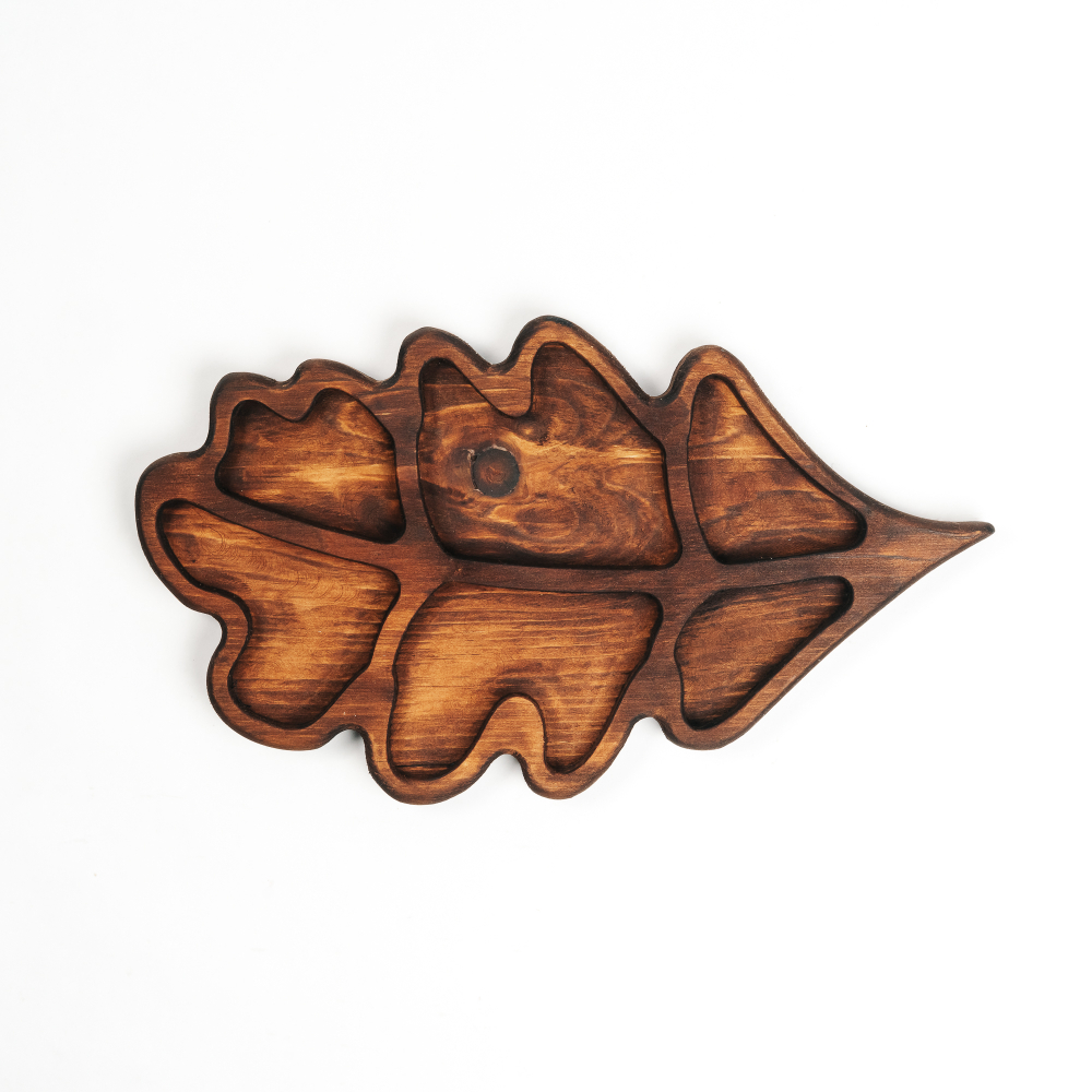 Деревянная менажница "дубовый лист" из кедра для подачи блюд и закусок