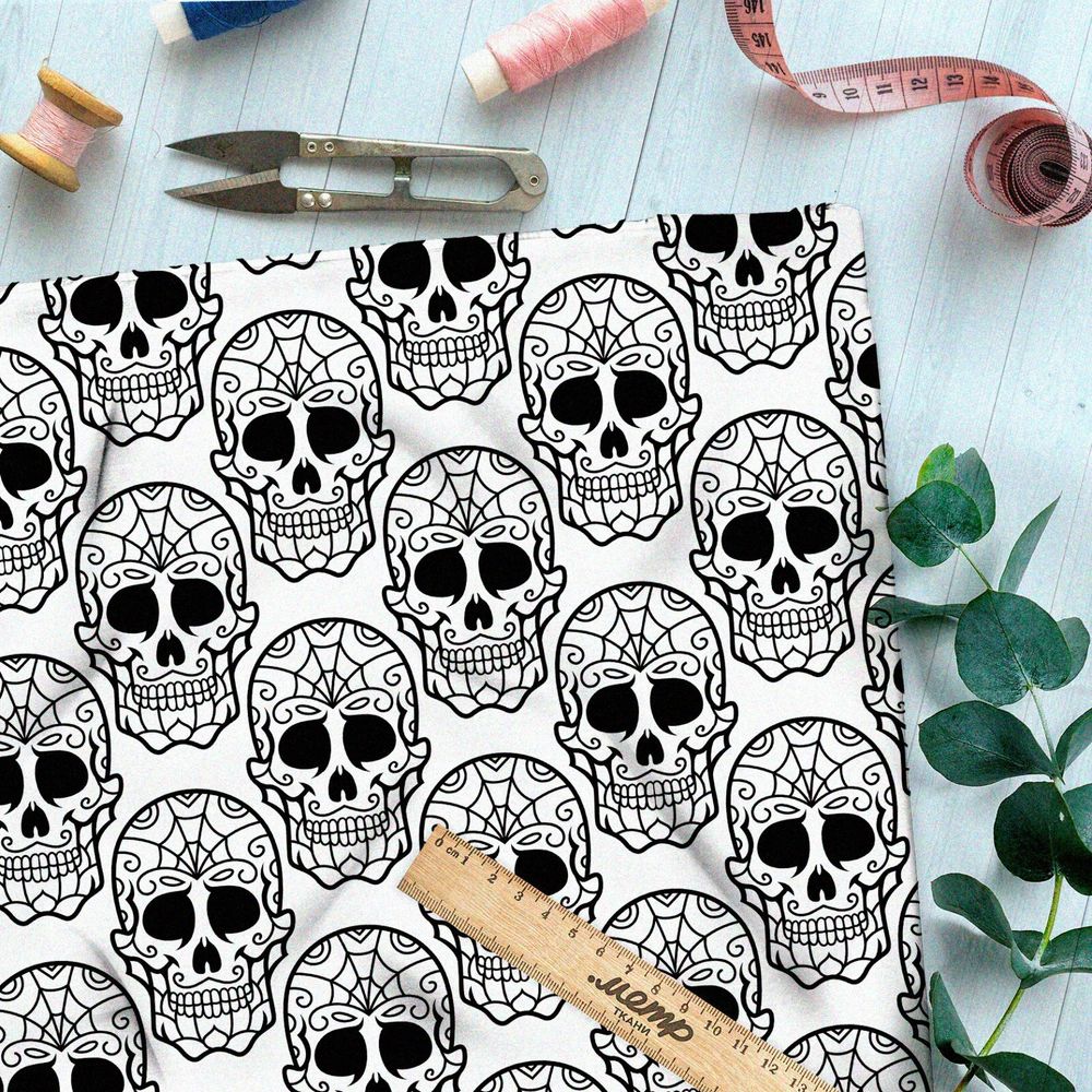 Ткань бязь резные сахарные черепа на белом фоне