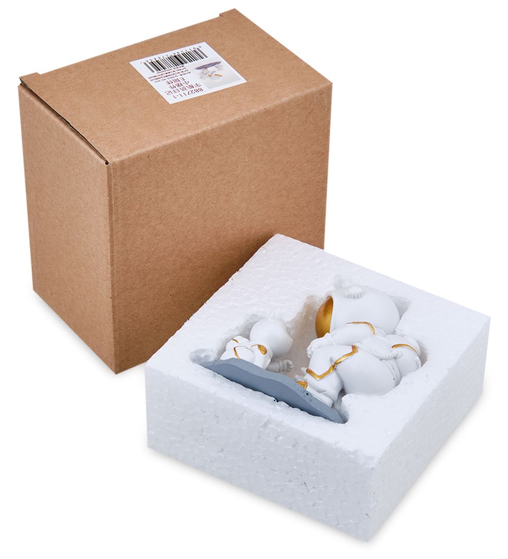 MF- 83/5 Фигурка «Астронавт с верным спутником»