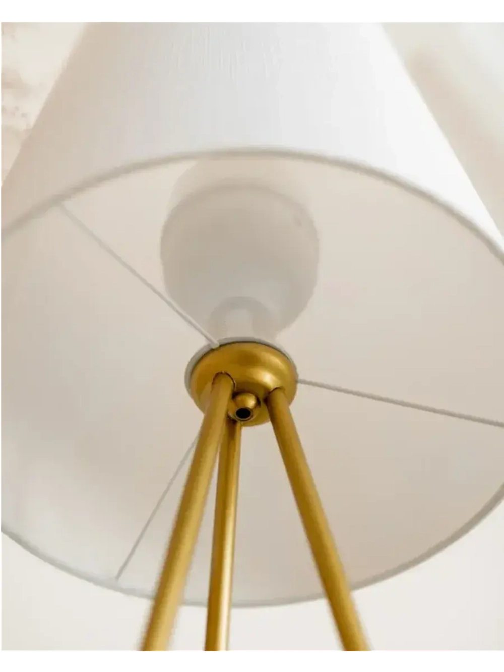 Торшер напольный с абажуром в гостиную современный