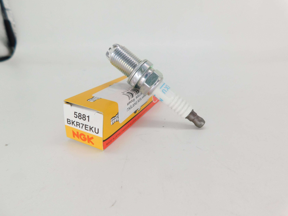 Свеча зажигания NGK BKR7EKU для лодочного мотора, Япония