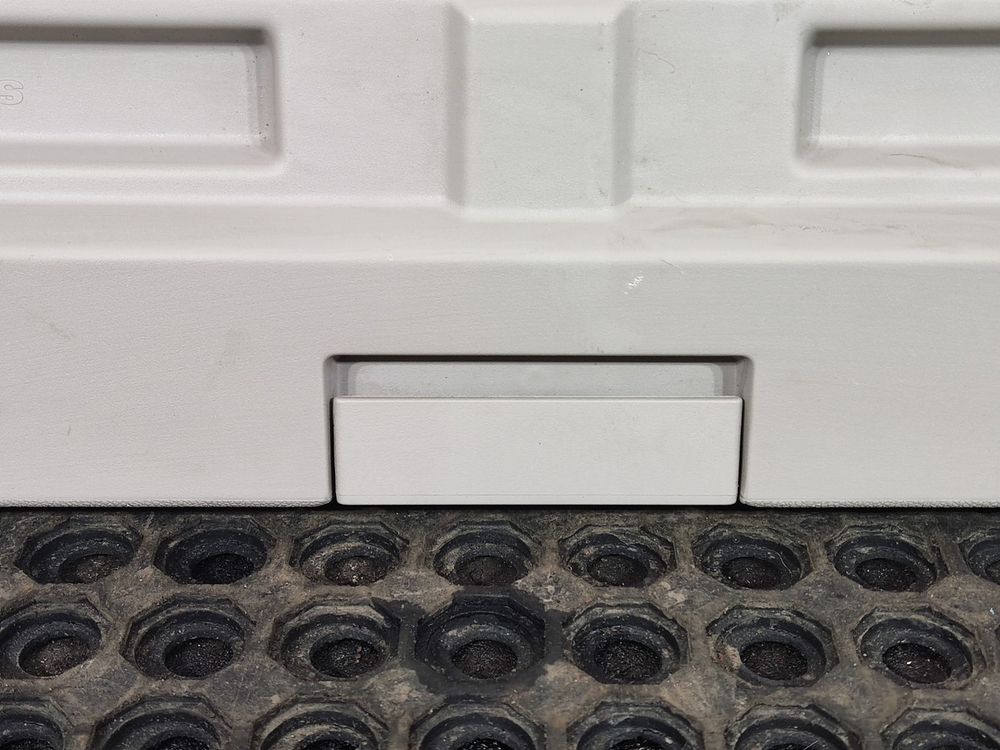 Крышка бардачка 2020г.