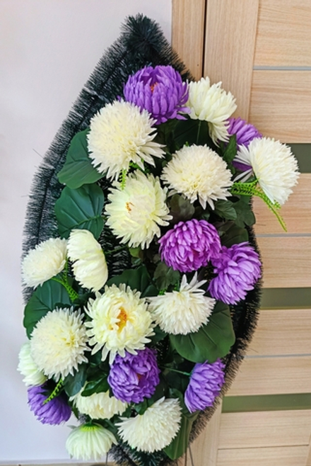 Венок бело- фиолетовые крупные пионы . 125 см .Арт В003