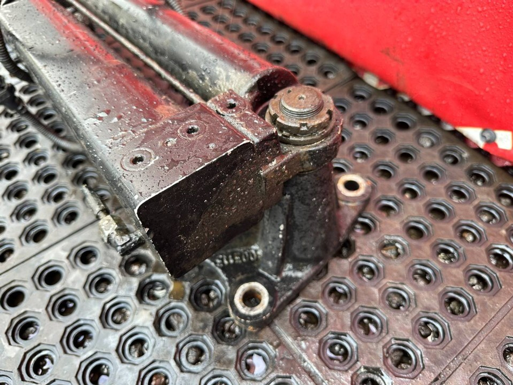 Цилиндр подъема кабины электрический 2020г