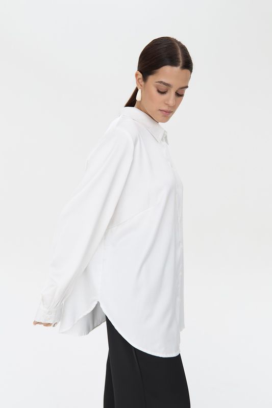 Блузка атласная из вискозы, молочный