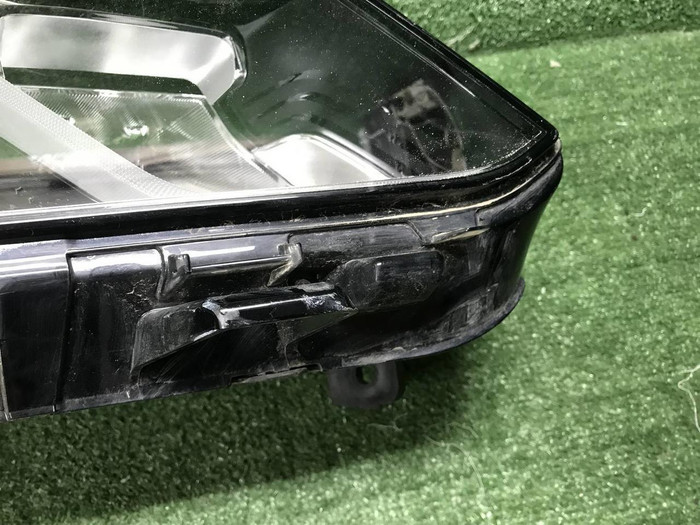 Фара правая Geely Coolray (2019-2023) LED
