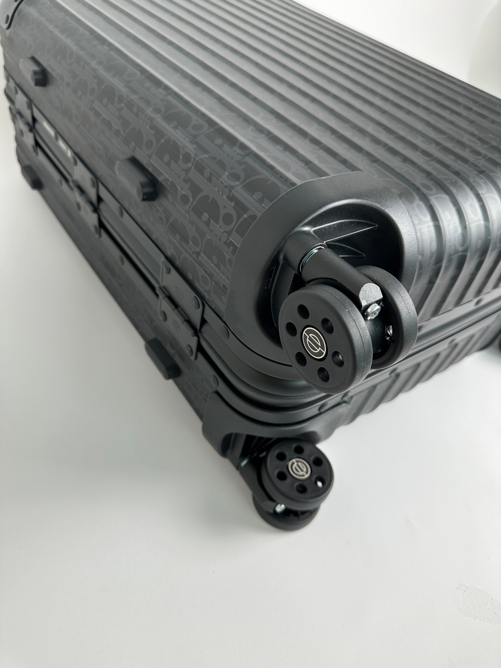 Чемодан для ручной клади Dior and Rimowa
