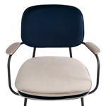 Стул с подлокотниками и контрастным кантом Pea, велюр, темно-синий/бежевый