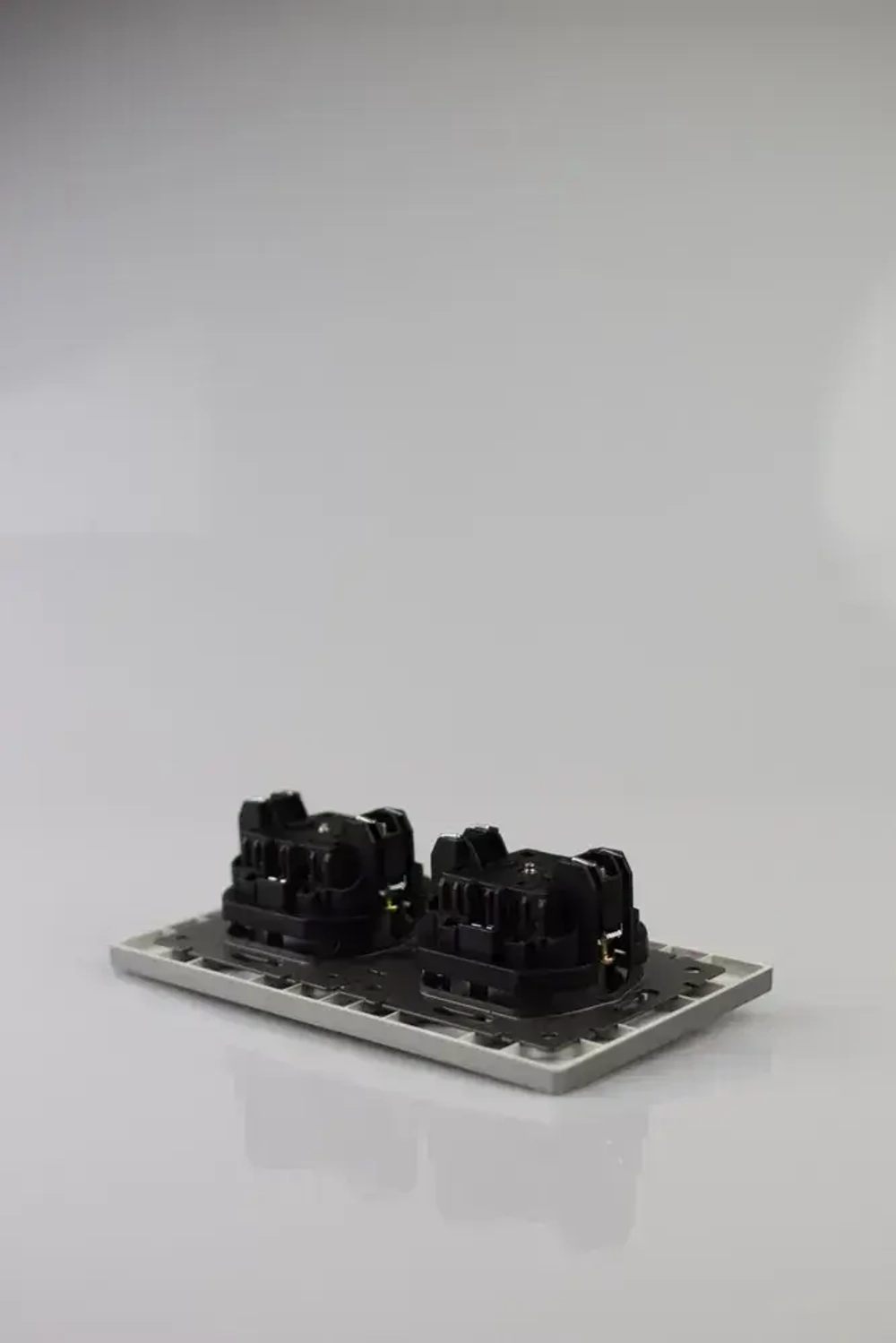 Розетка двойная серая