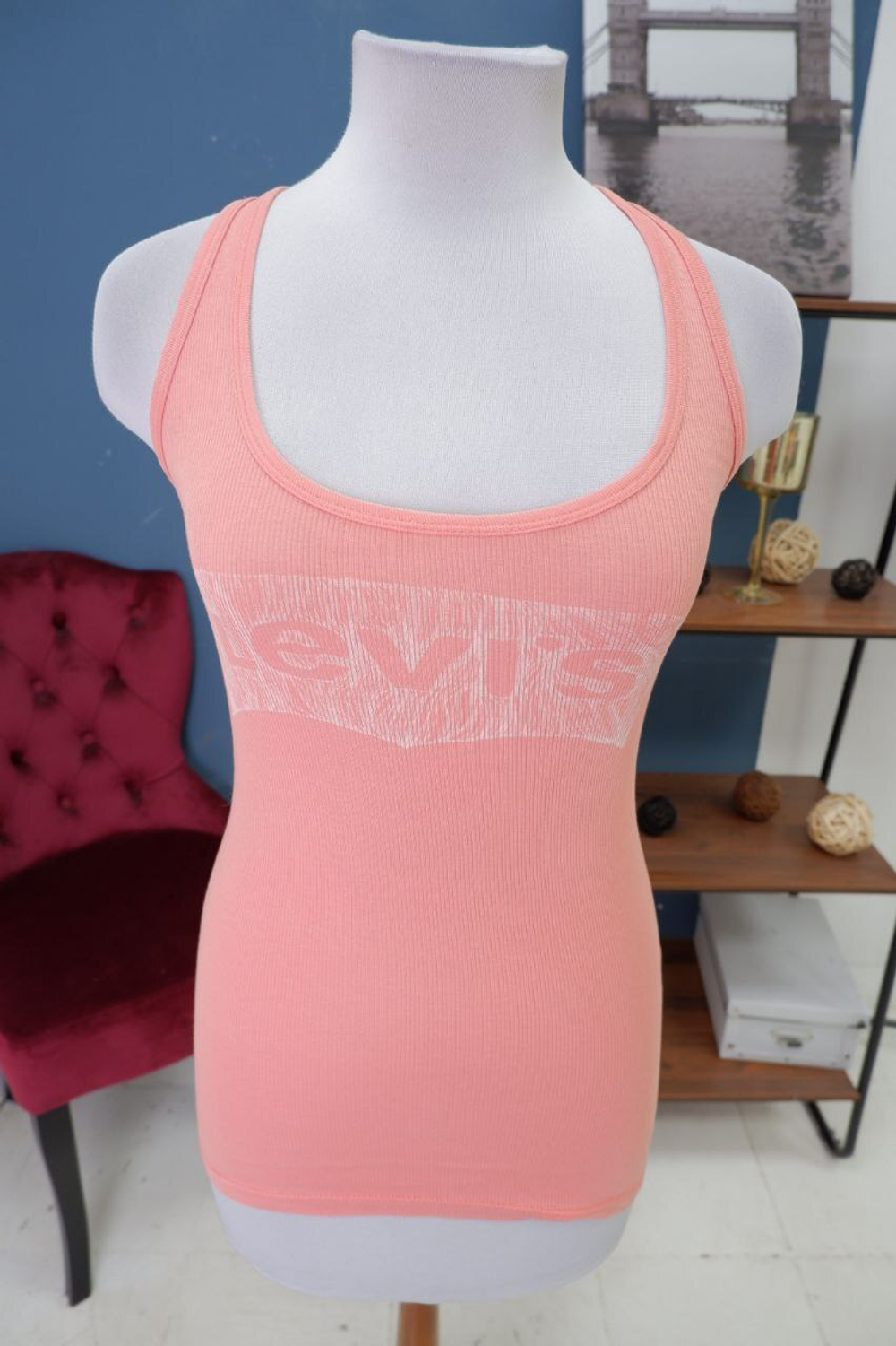 Майка Levis нежного цвета 42 размер