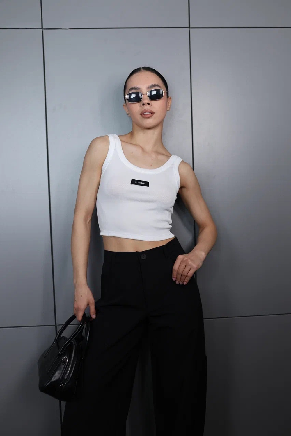 топ с нашивкой