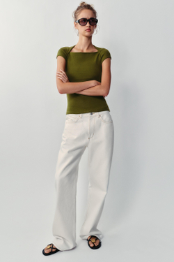 ZARA ФУТБОЛКА С КВАДРАТНЫМ ВЫРЕЗОМ, ОЛИВКОВЫЙ