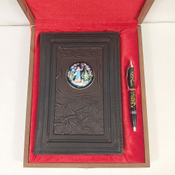 Ежедневник А5 "Снегурочка" (обложка из натуральной кожи) и ручкой с росписью Палех в футляре