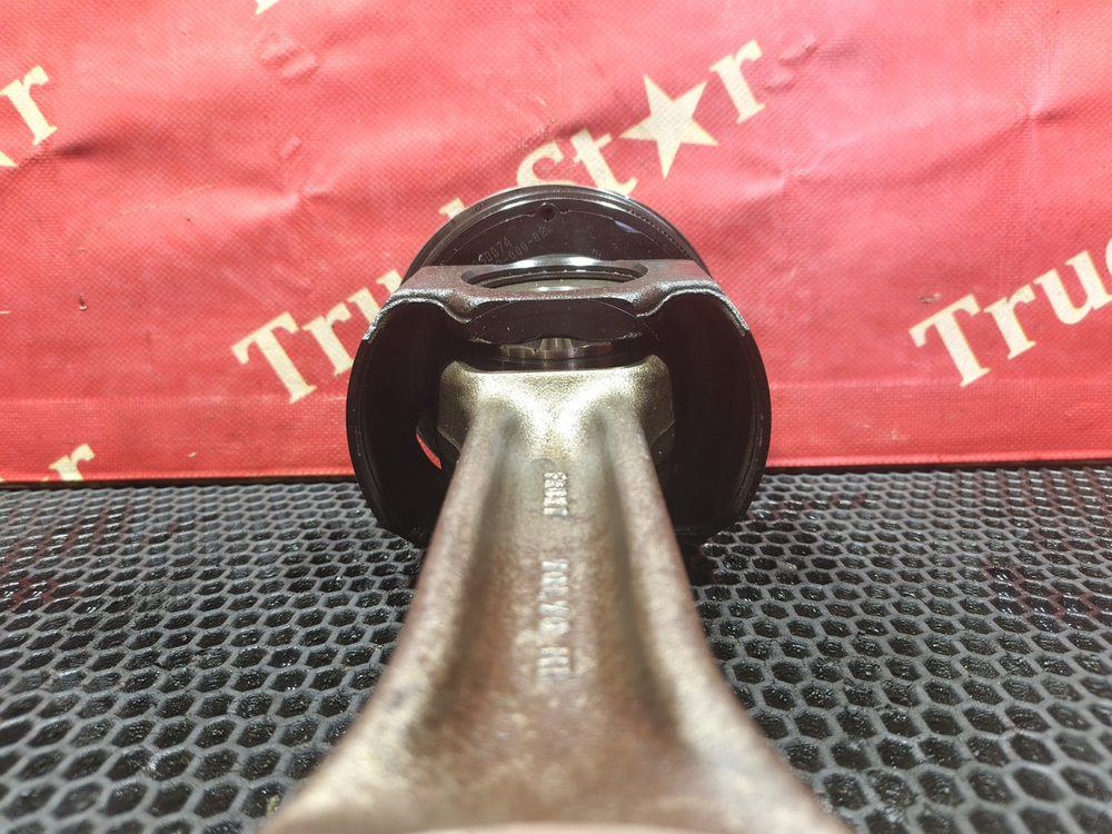 Поршень с шатуном