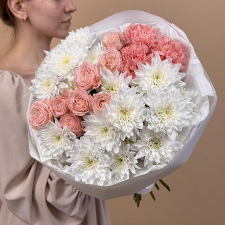 Букет "Объятия нежности" с кустовыми розами