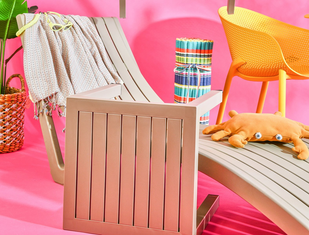 Столик пластиковый для лежака Siesta Contract Ocean Side Table, бежевый