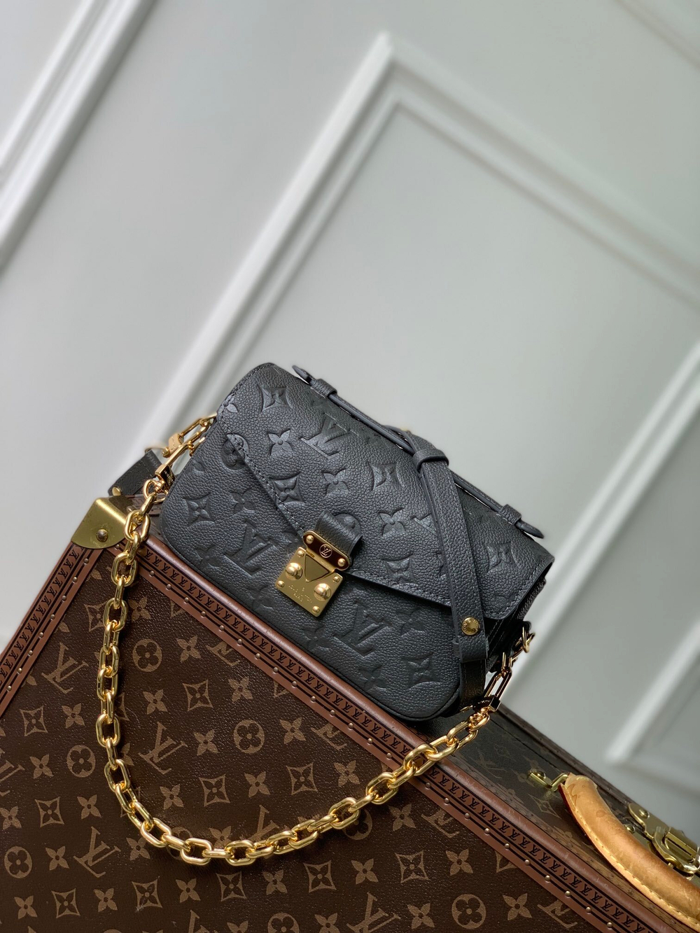 Louis Vuitton Pochette Metis East West