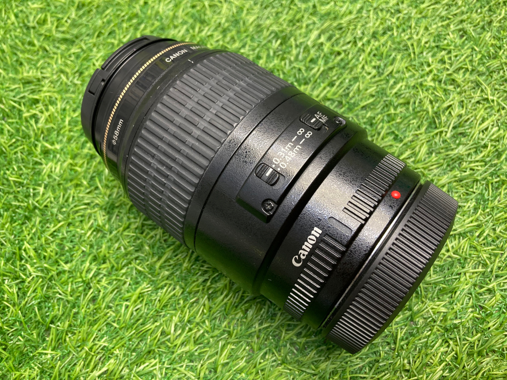 Canon EF 100mm 2.8 Macro USM
