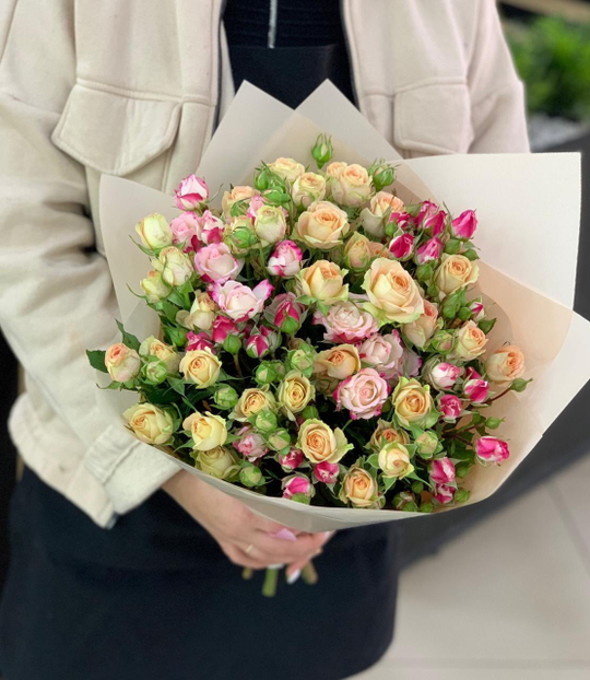 Букет кустовая роза М