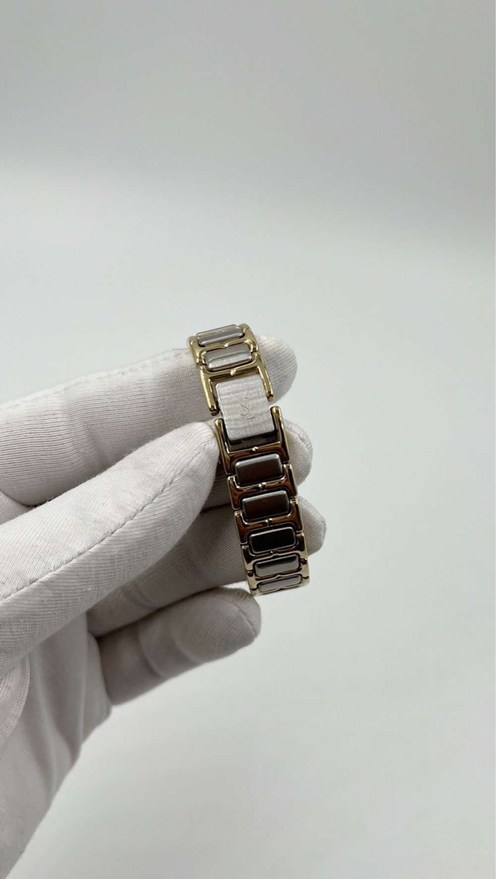 Часы Yves Saint Laurent (только онлайн)