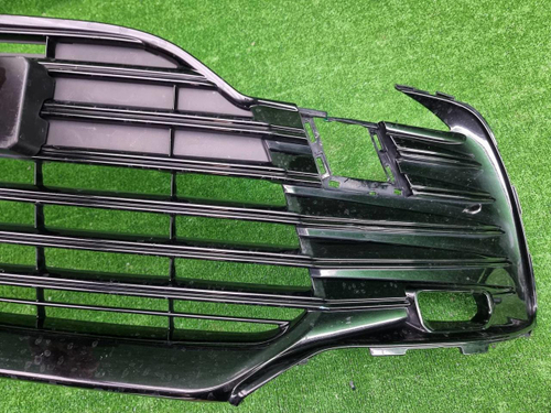 Решетка переднего бампера Toyota Camry xv70 20-нв