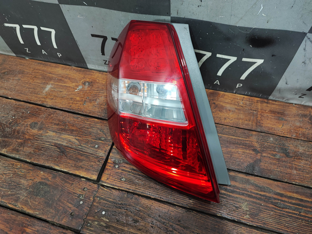 Фонарь задний левый Honda Fit 2 (GE) 07-14 Б/У Оригинал 33550TF0J51