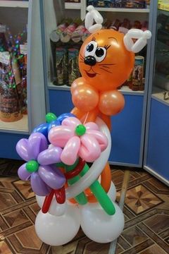 Кошечка с цветами