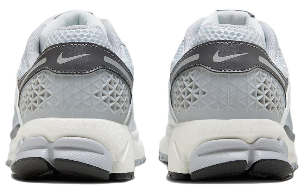 Кроссовки Nike Air Zoom Vomero 5 (Женская размерная сетка)