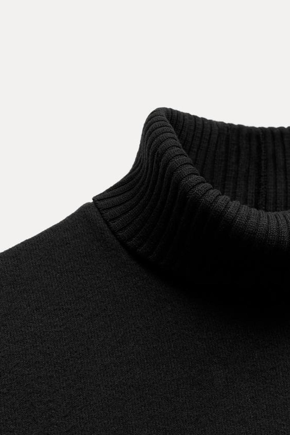 ZARA ТОП ИЗ МЯГКОЙ ТКАНИ С ВЫСОКИМ ВОРОТНИКОМ, ЧЕРНЫЙ