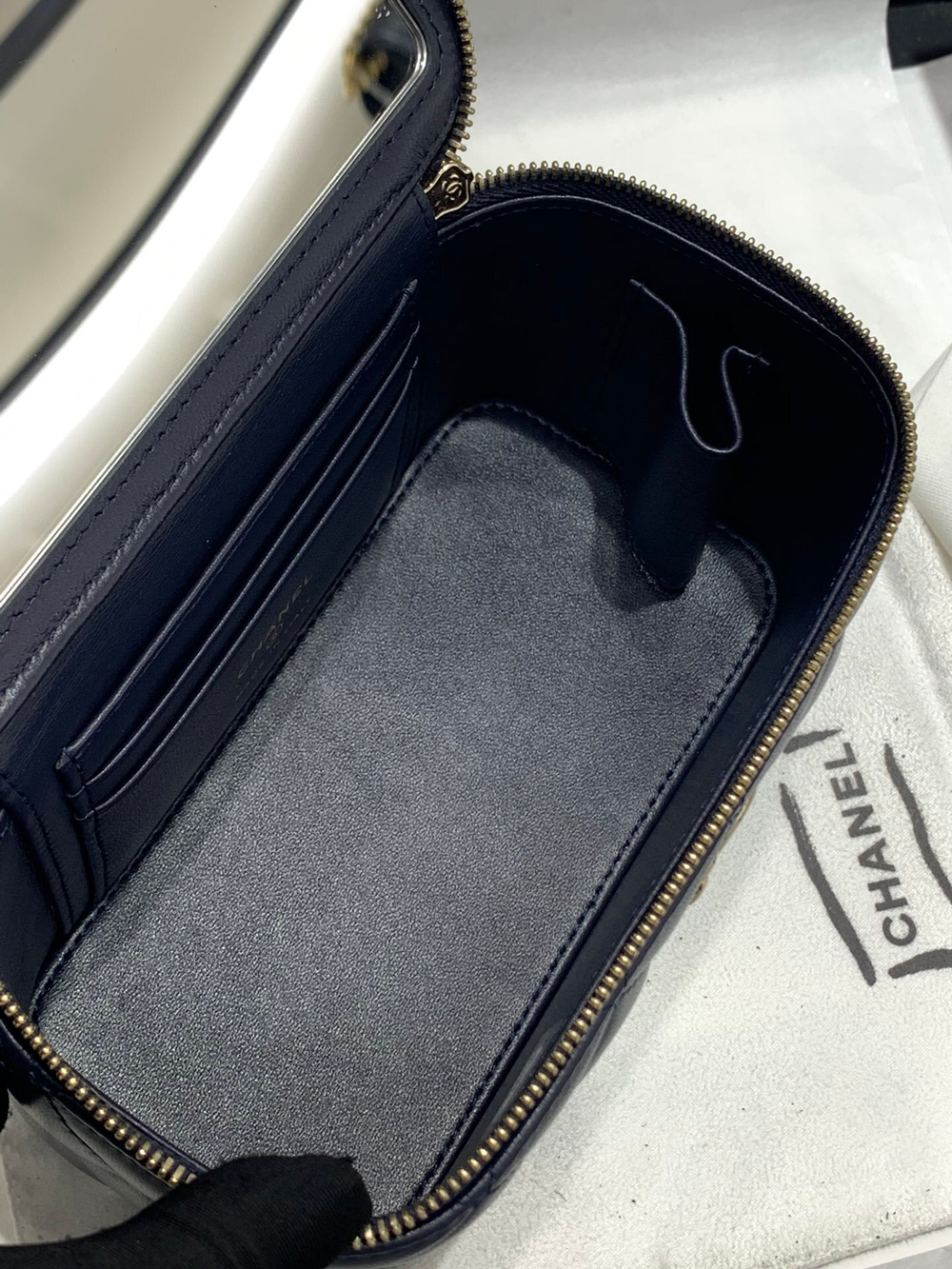 Chane1 Vanity with Chain 17 cm