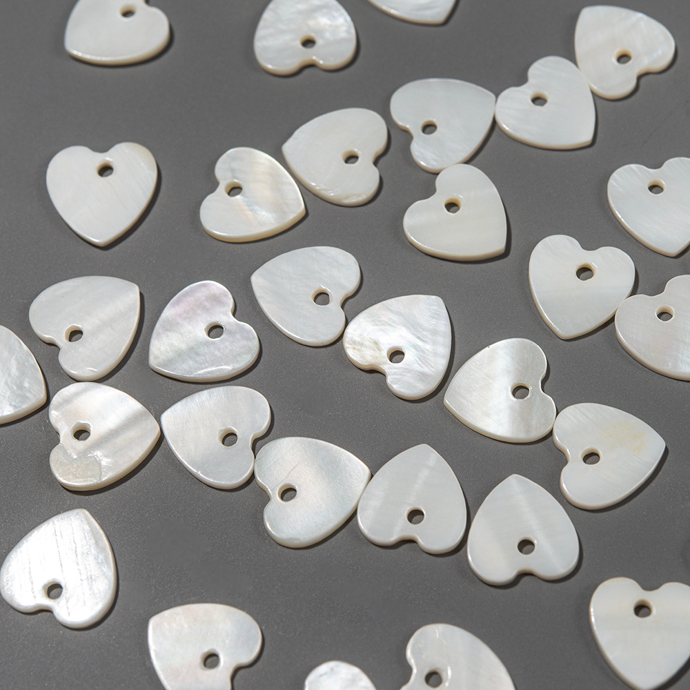 Сердечко из белого перламутра речных ракушек, 10,5мм