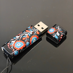 Флешка USB в футляре с ручной росписью "Цветы России"