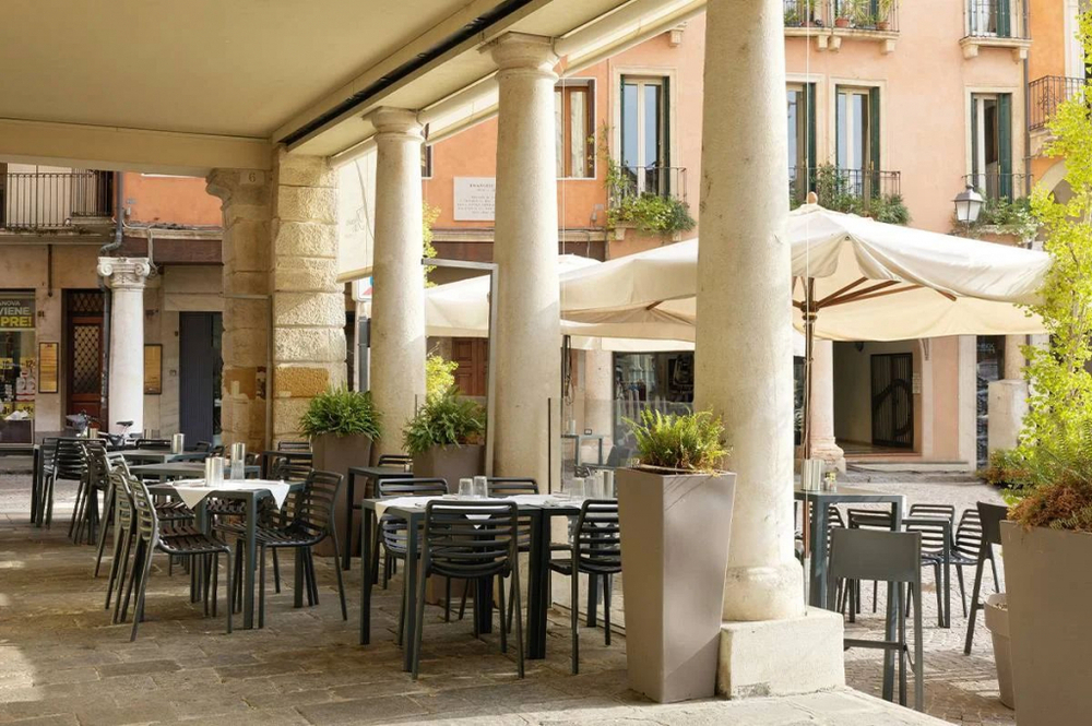 Стул пластиковый Doga Bistrot