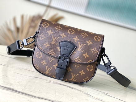 Louis Vuitton Montsouris Messenger PM