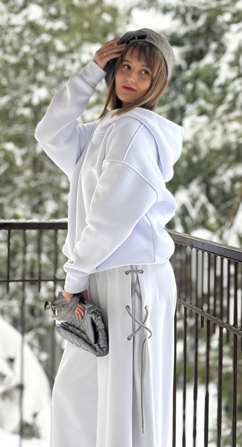 Палаццо со шнуровкой /петля /белые