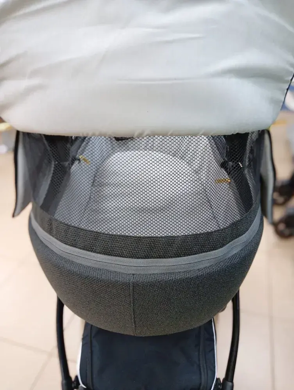 Детская коляска Luxmom F1 2в1 (черный, золотая рама)