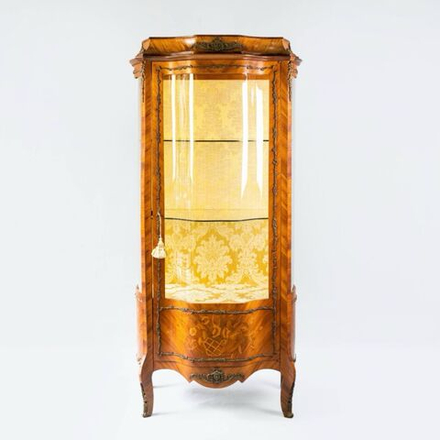 Витрина в дворцовом стиле