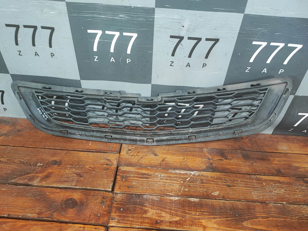 Решетка радиатора Chevrolet Cobalt 11-16 Б/У Оригинал 52027910