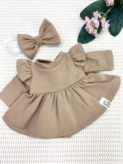 Платье цвета "Карамель" с бантиком на голову для Бетти, 30 см