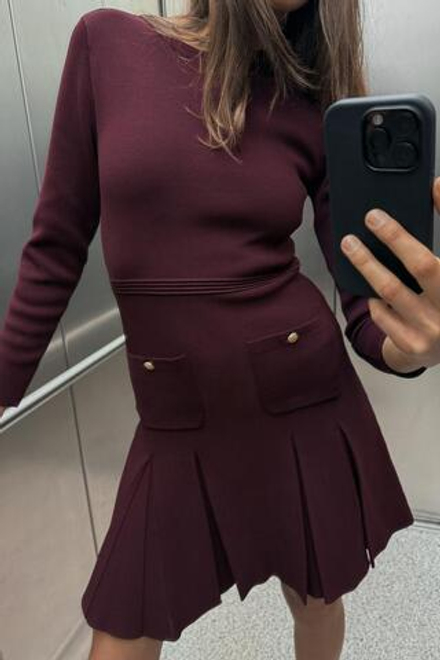 ZARA КОРОТКОЕ ТРИКОТАЖНОЕ ПЛАТЬЕ СО СКЛАДКАМИ, ЦВЕТ БУРГУНДСКОГО ВИНА