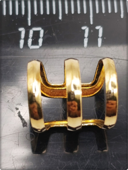 Клипса тройная золотистая. Бижутерия.