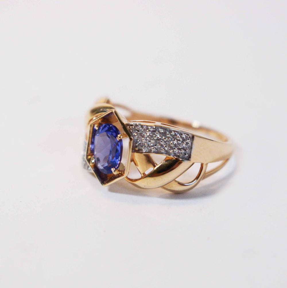 Кольцо с танзанитом