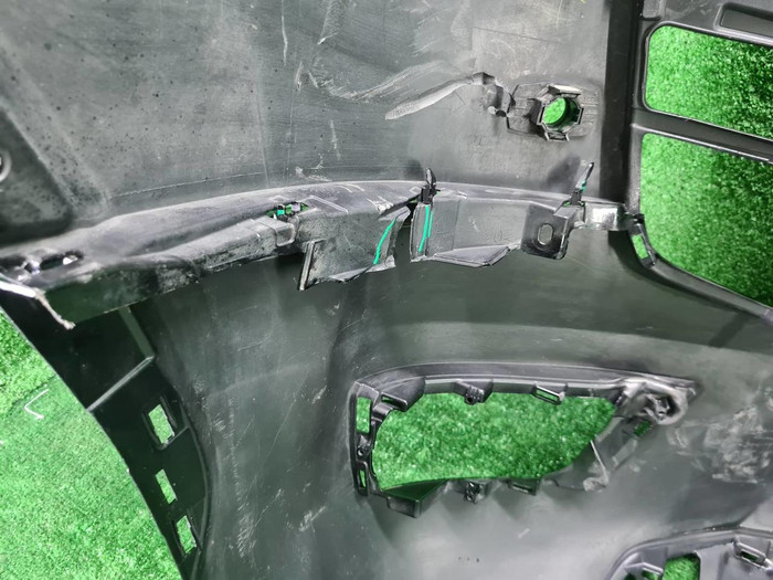 Бампер передний Toyota Land Cruiser 300 (2021-н.в.)