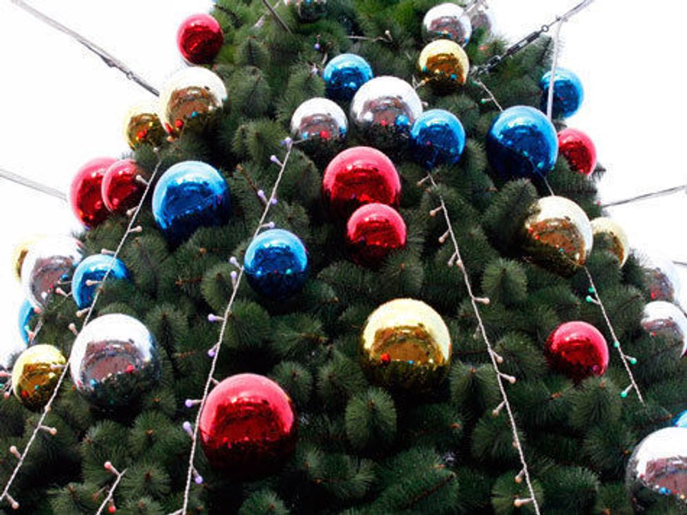 большие елочные шары