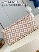 Louis Vuitton Artsy MM