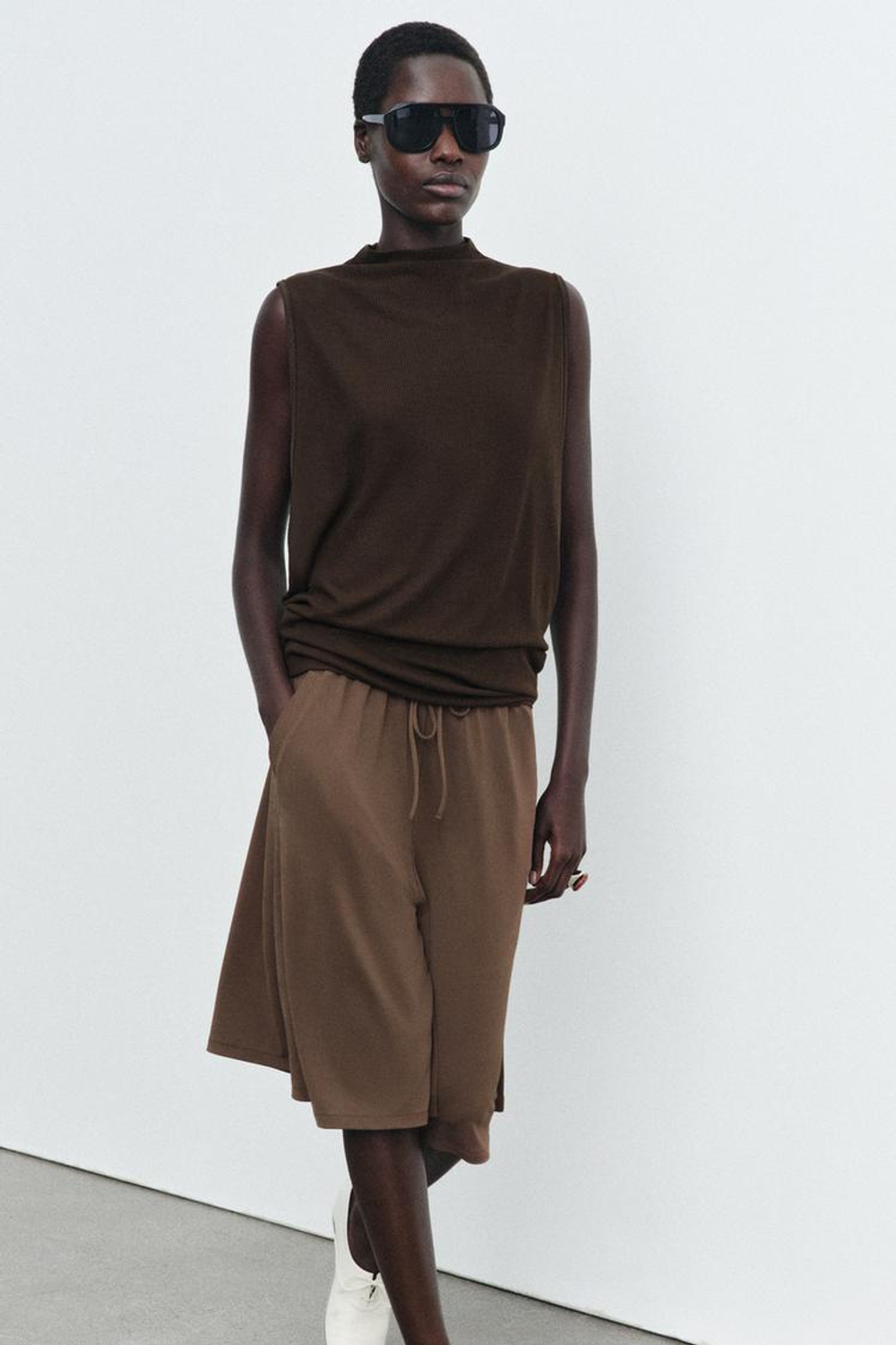 ZARA СВОБОДНЫЙ ТОП С ВОРОТНИКОМ-СТОЙКОЙ, БУТЫЛОЧНО-ЗЕЛЕНЫЙ