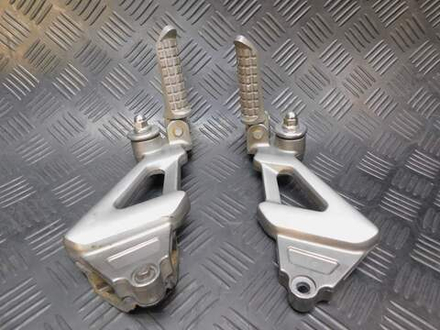 Подножки пассажирские Kawasaki ZZR1100 99 (с кронштейнами)